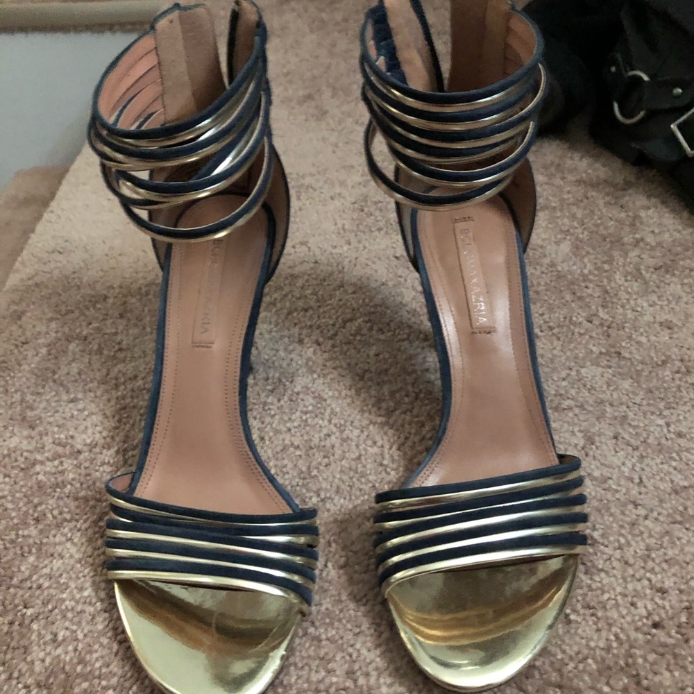 Navy and gold heals